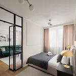 Metro Wierzbno Deluxe Apartment